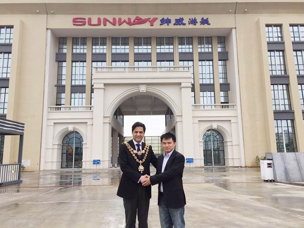 英国伯明翰市市长沙菲克·沙哈一行专程莅临绅威游艇参观考察